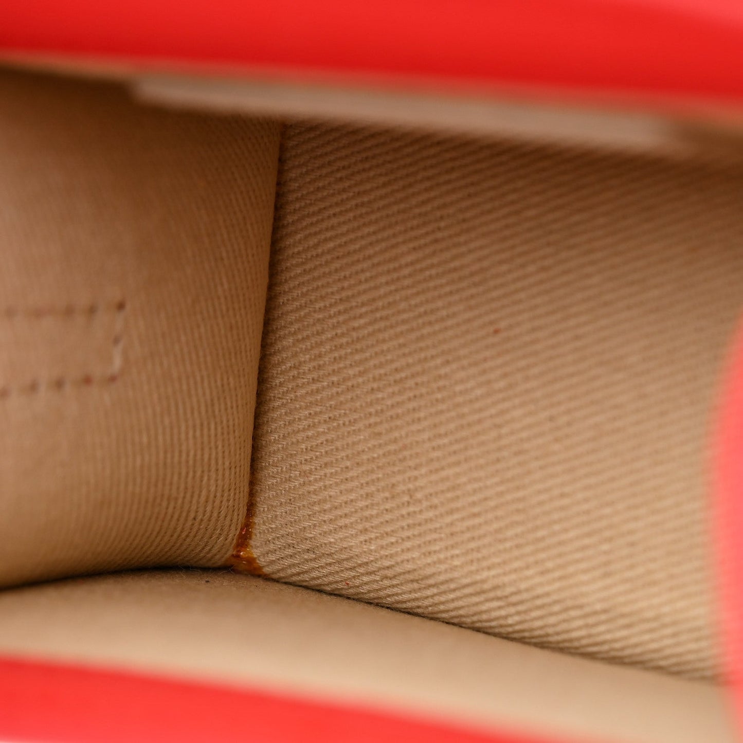 Rubberized Calfskin Le Chiquito Moyen Red