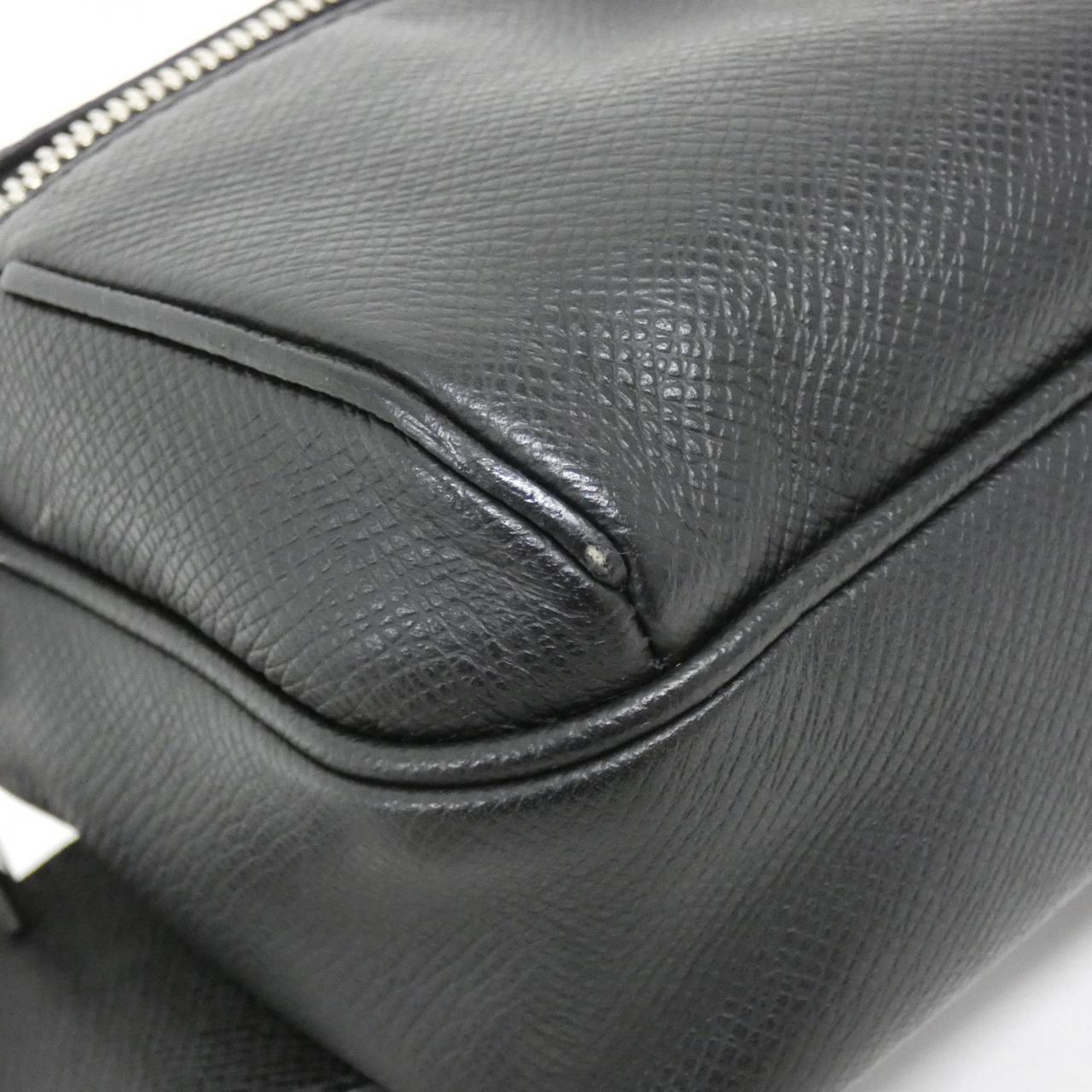 Louis Vuitton Taiga Shoulder Bag