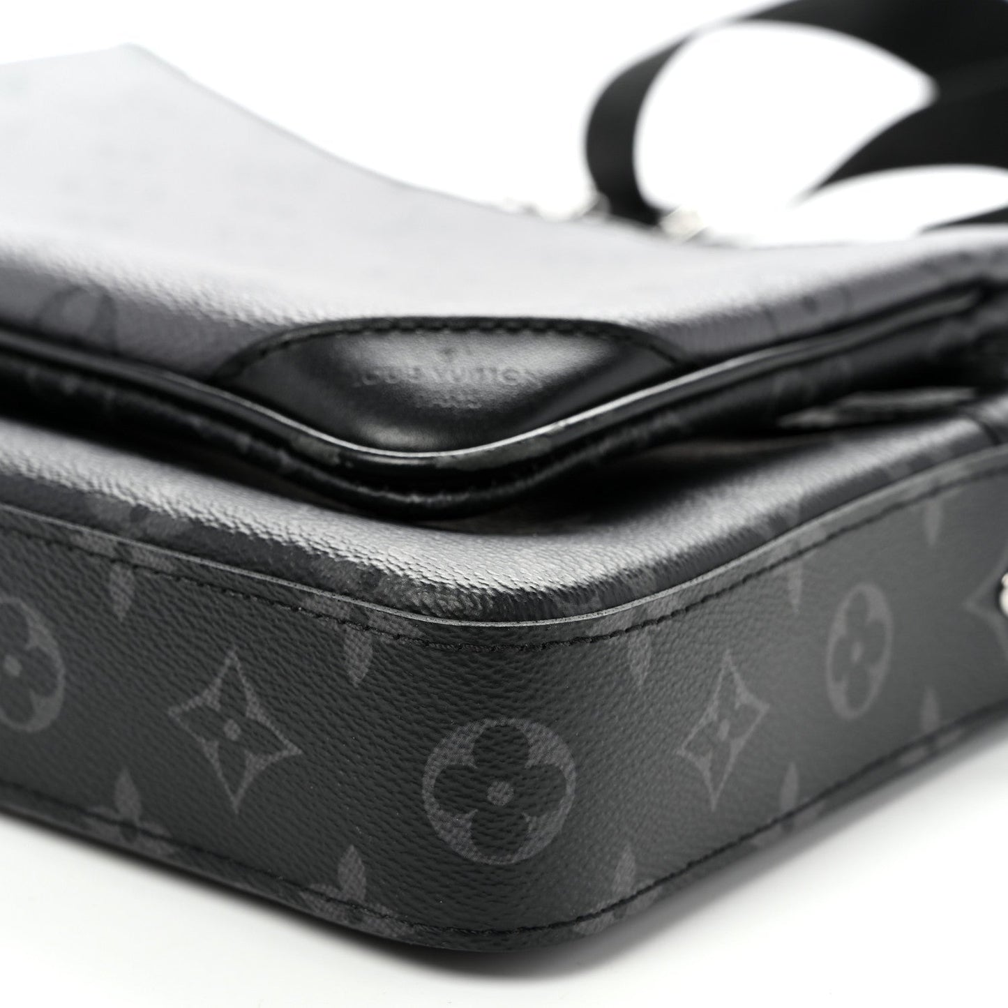 Reverse Monogram Eclipse Trio Messenger