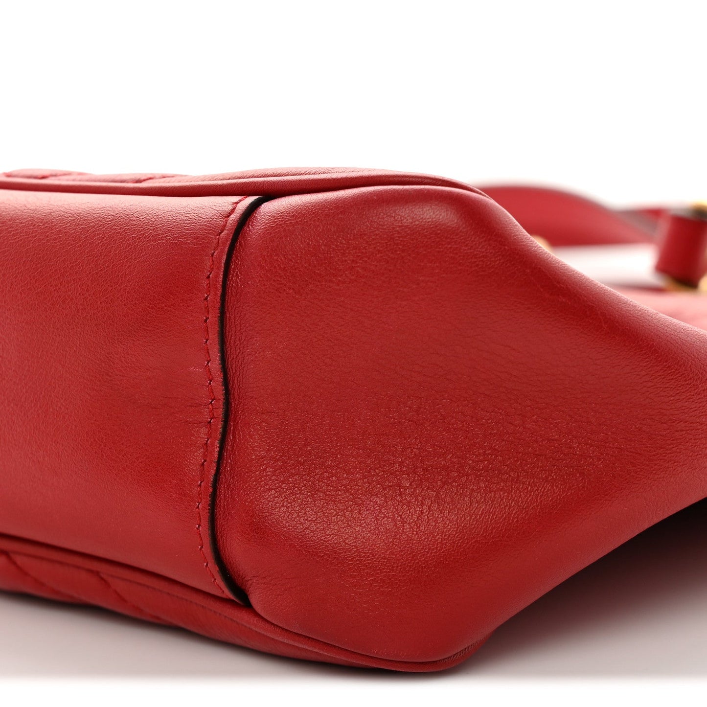 Calfskin Matelasse Medium GG Marmont Open Top Shoulder Bag Hibiscus Red
