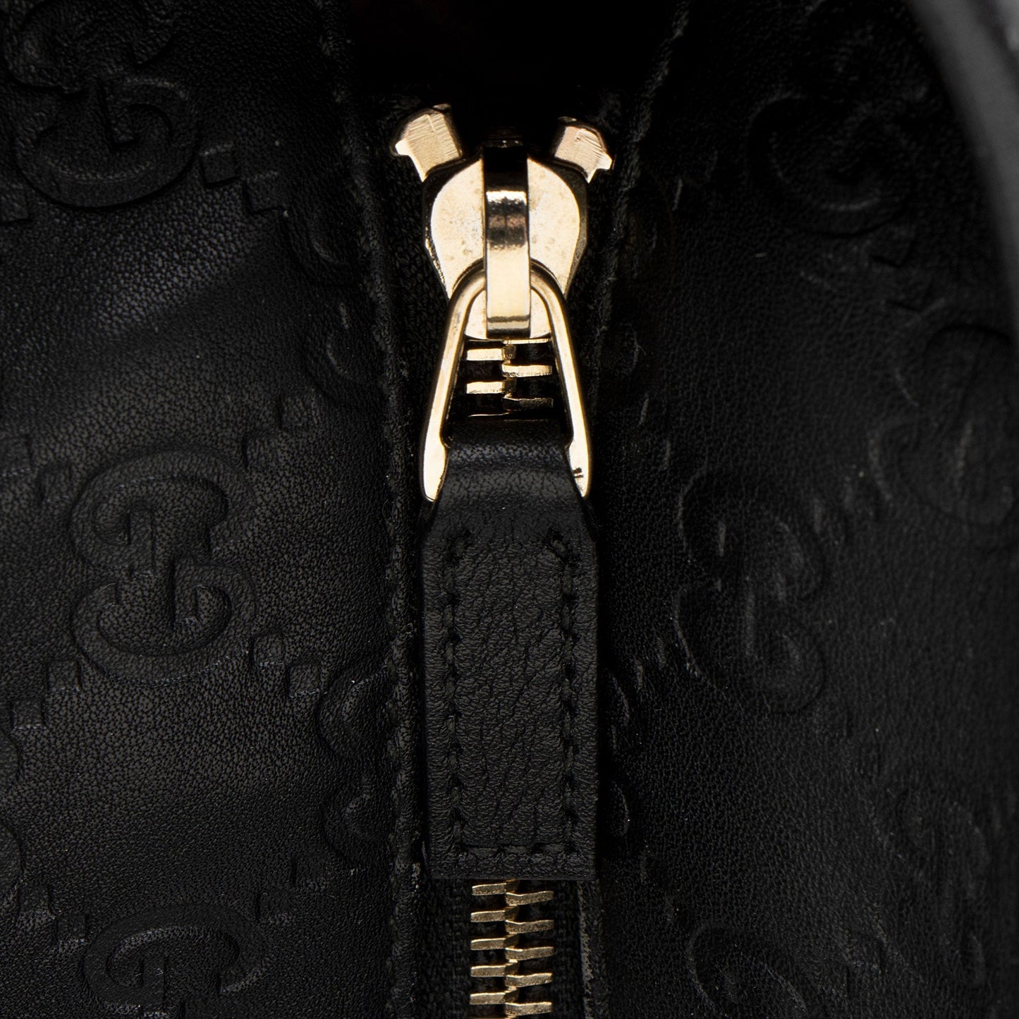 Gucci Guccissima Leather Classic Medium Zip Tote (SHF-CnrScb)