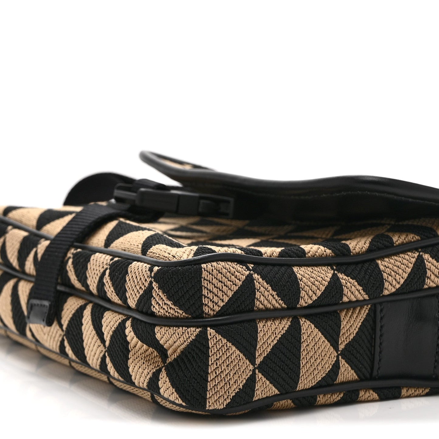 Jacquard Saffiano Triangolo Symbole Embroidered Pocket Single Snap Buckle Messenger Flap Bag Black Corda
