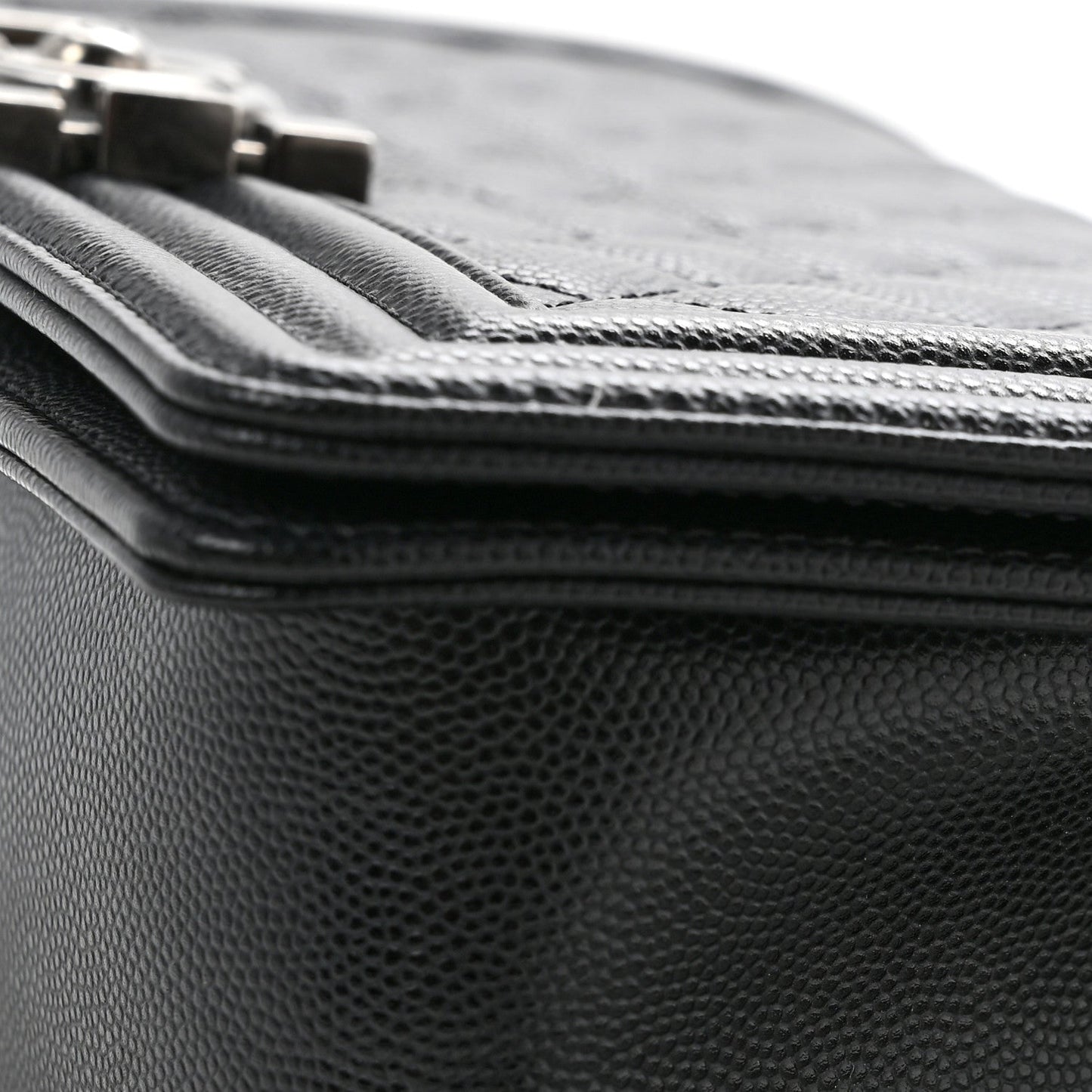 Caviar Quilted Medium Boy Flap Black