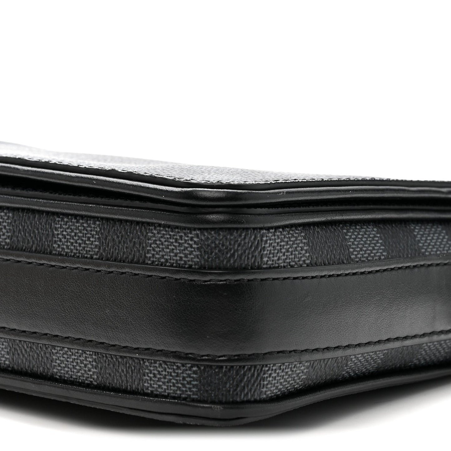 Damier Graphite 3D Studio Messenger