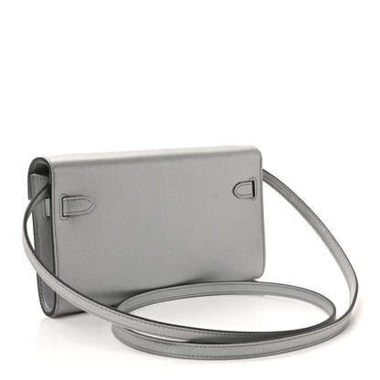 Metallic Chevre Chamkilight Kelly Wallet To Go Argent