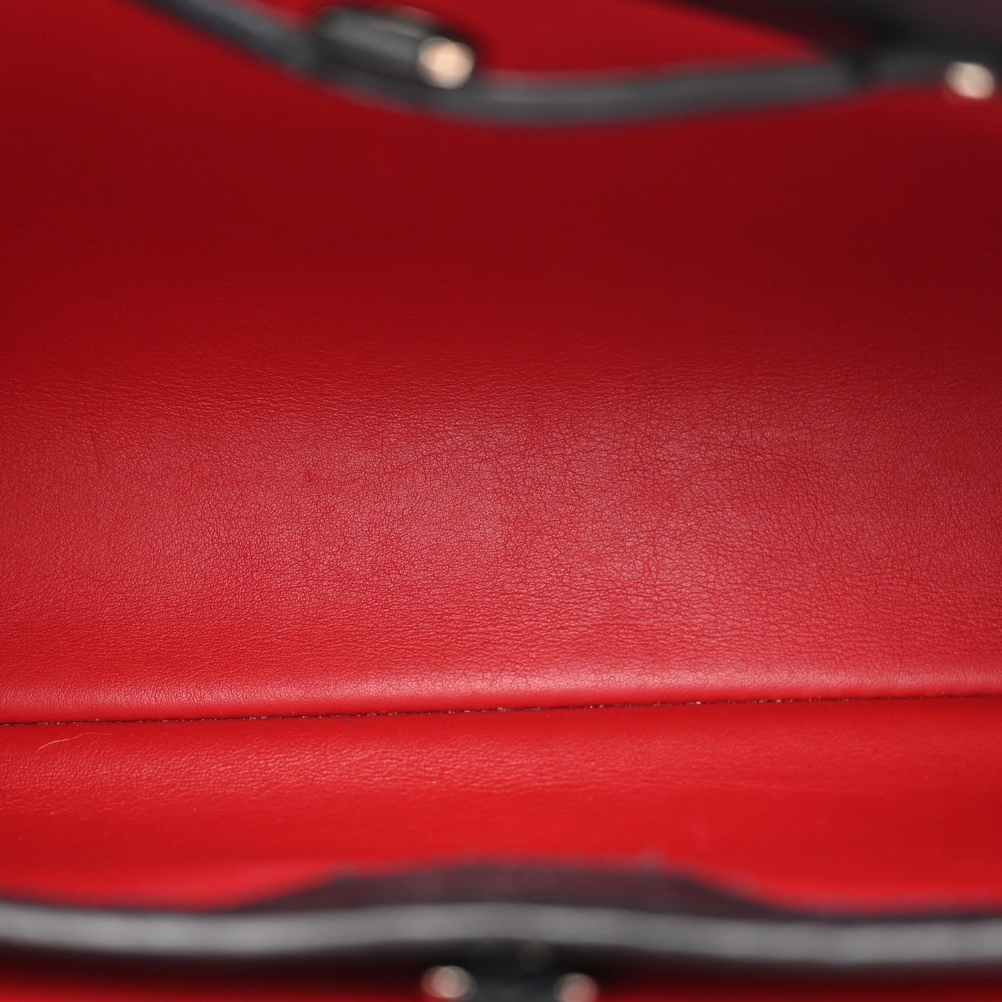 Taurillon Capucines MM Black Beige Red