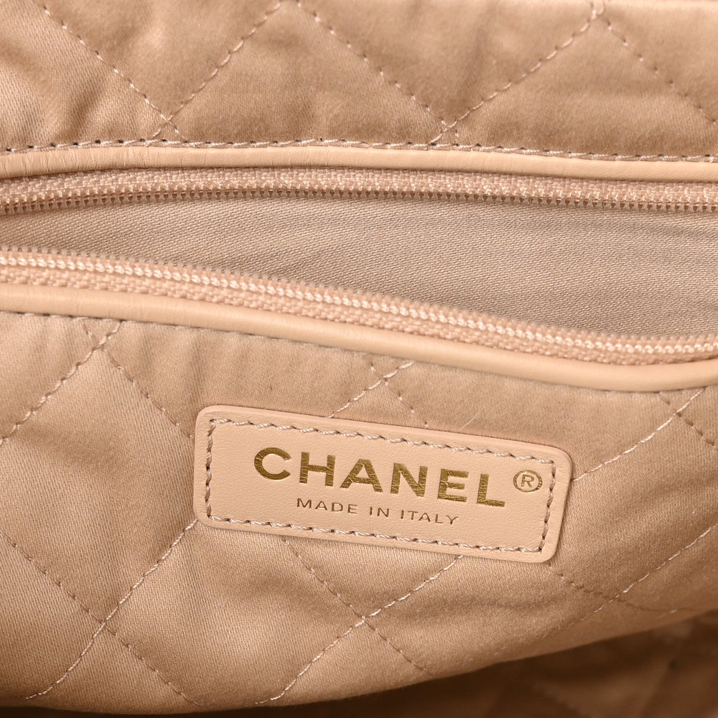 Shiny Calfskin Quilted Small Chanel 22 White