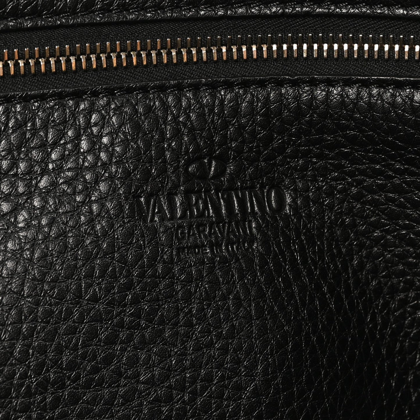 Pebbled Calfskin Medium Rockstud Tote Black