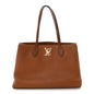 Grained Calfskin Lockme Shopper Chataigne