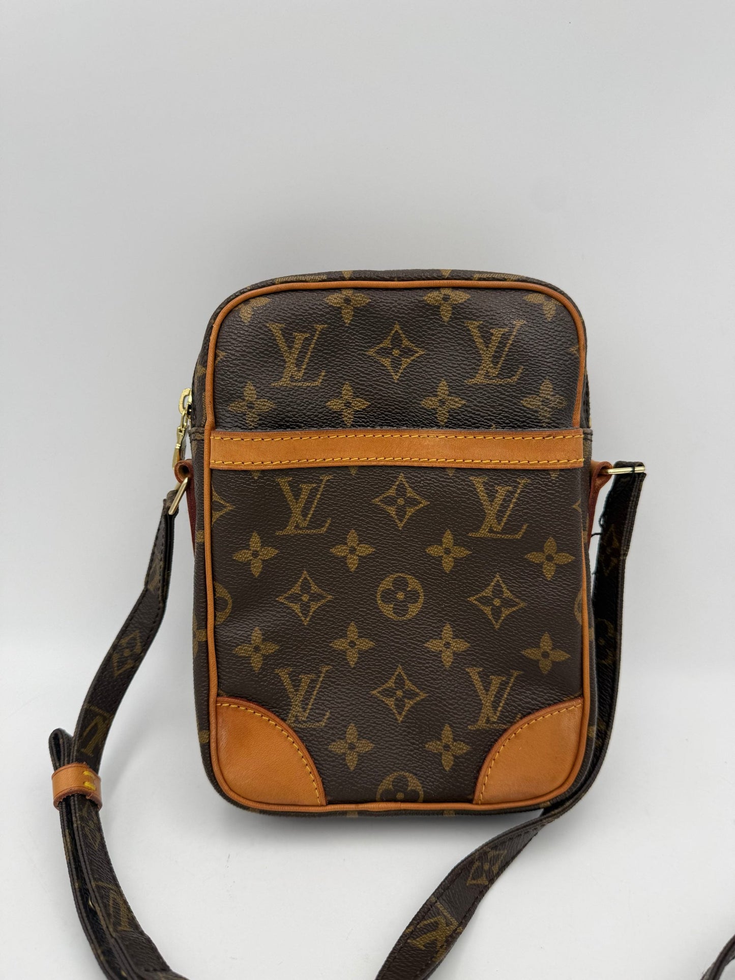 Louis Vuitton LOUIS VUITTON DANUBE Monogram  Handbag (   )