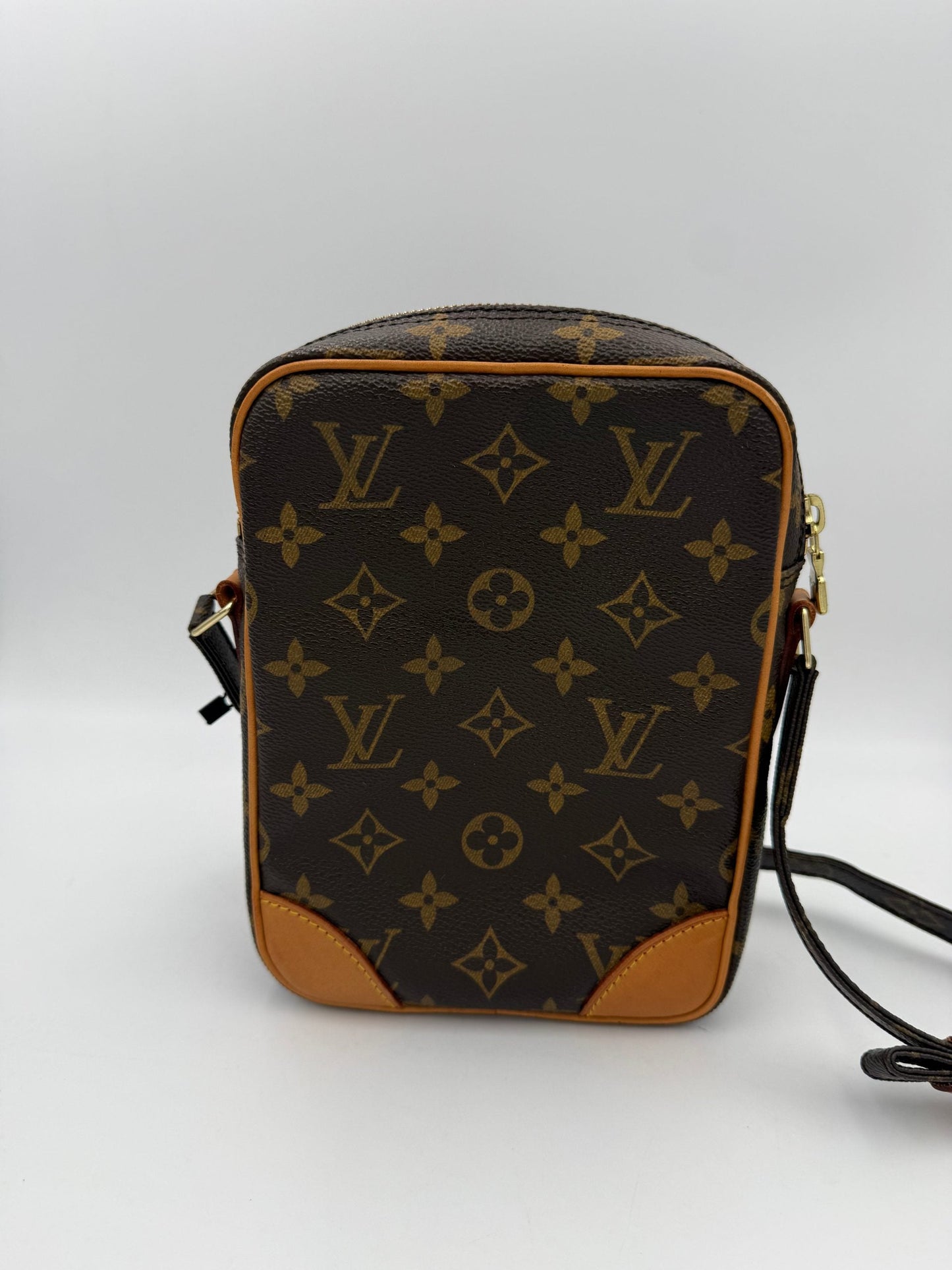 Louis Vuitton LOUIS VUITTON DANUBE Monogram  Handbag (   )
