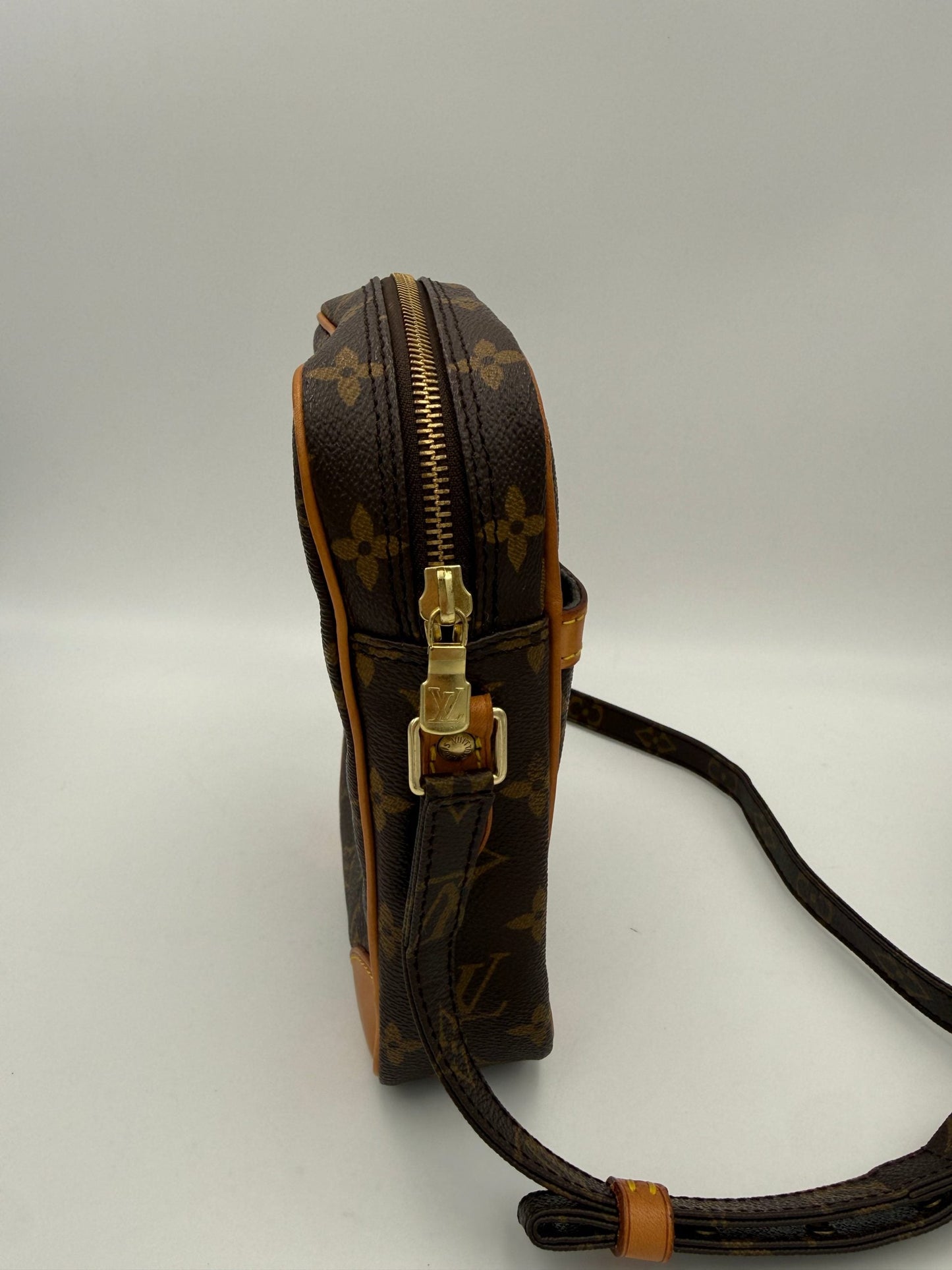 Louis Vuitton LOUIS VUITTON DANUBE Monogram  Handbag (   )