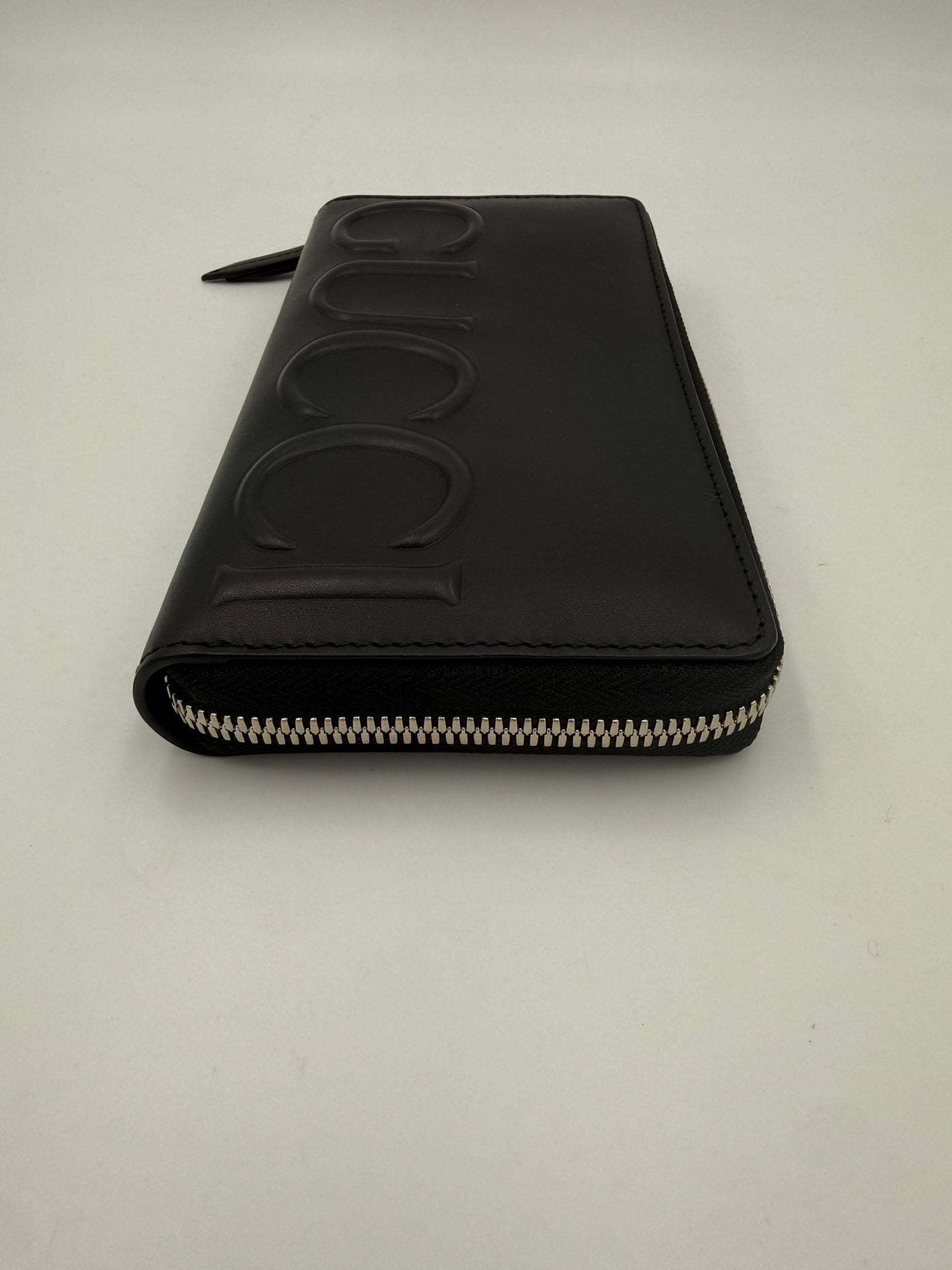 Gucci GUCCI Zip Black Front Logo Embossed  Wallet (   )