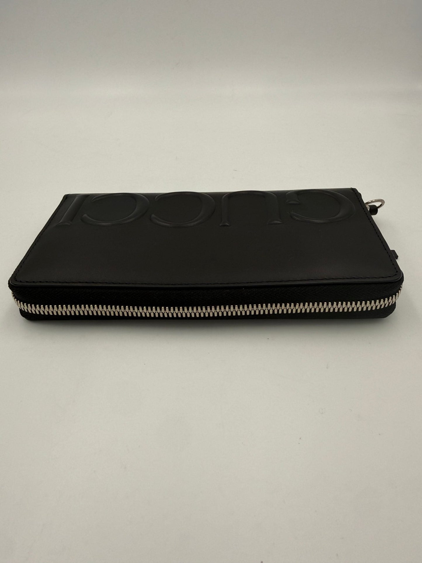 Gucci GUCCI Zip Black Front Logo Embossed  Wallet (   )