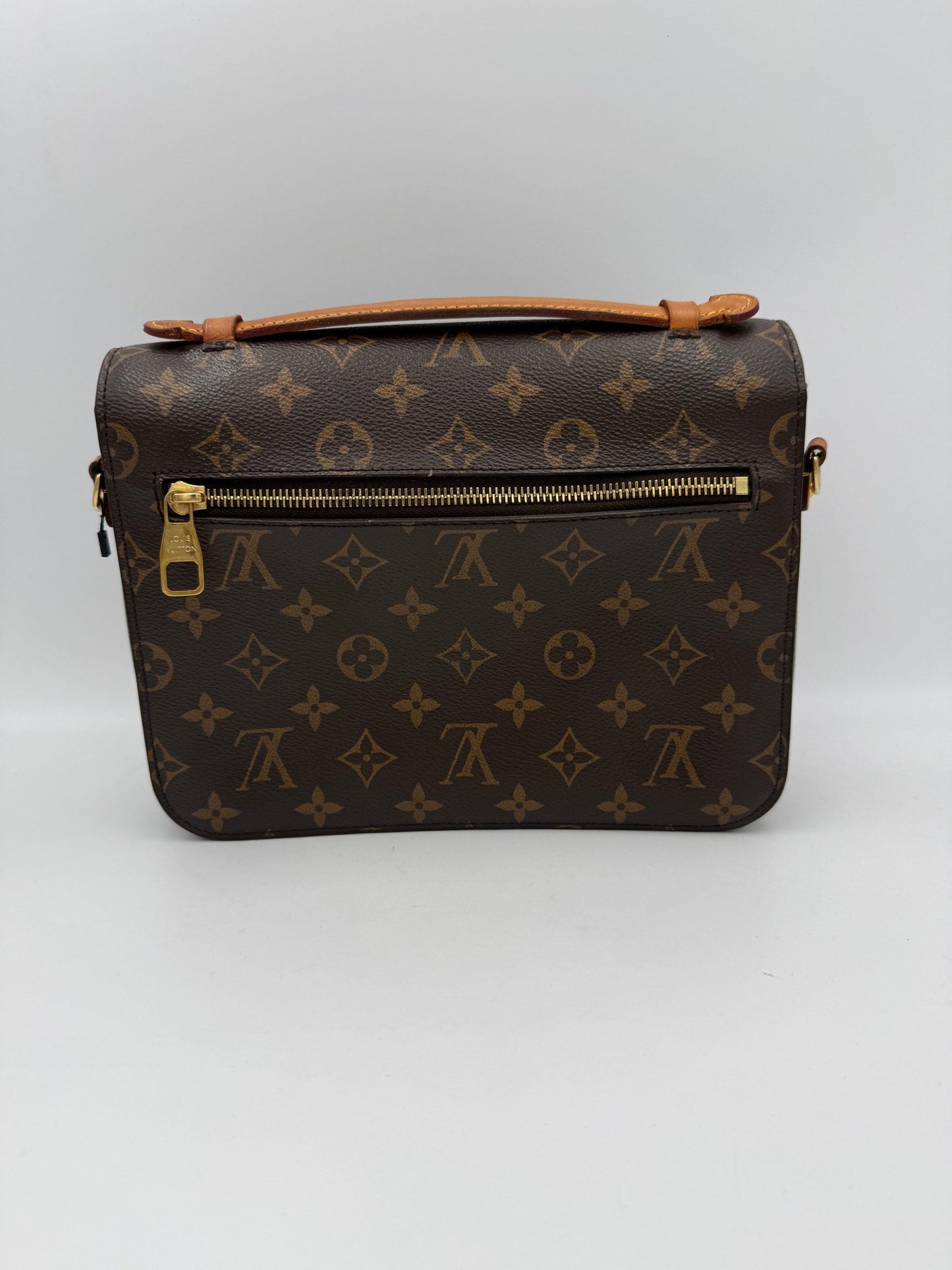 Louis Vuitton LOUIS VUITTON METIS Monogram  Handbag (   )