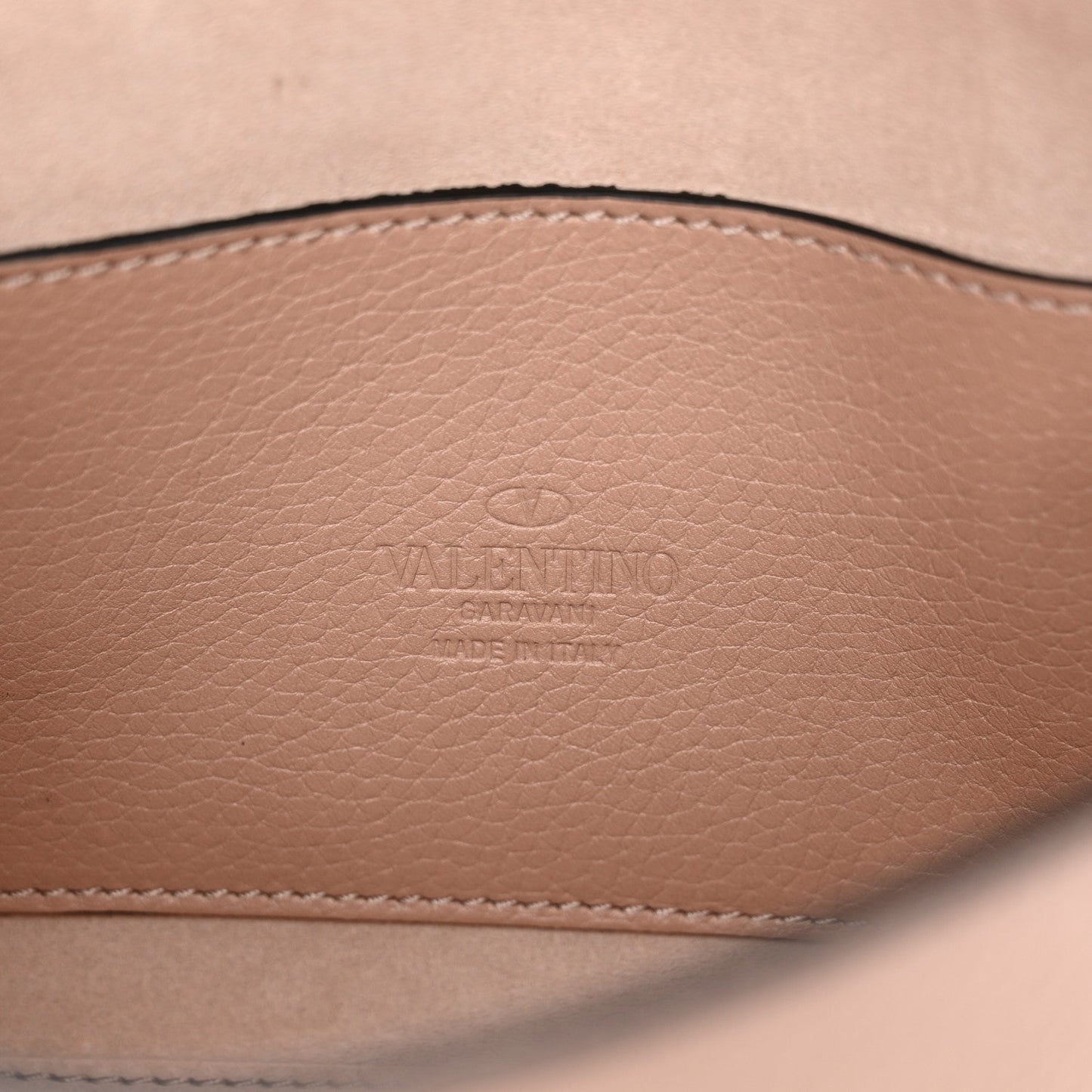 Pebbled Calfskin Medium Rockstud Flip Lock Crossbody Bag Poudre