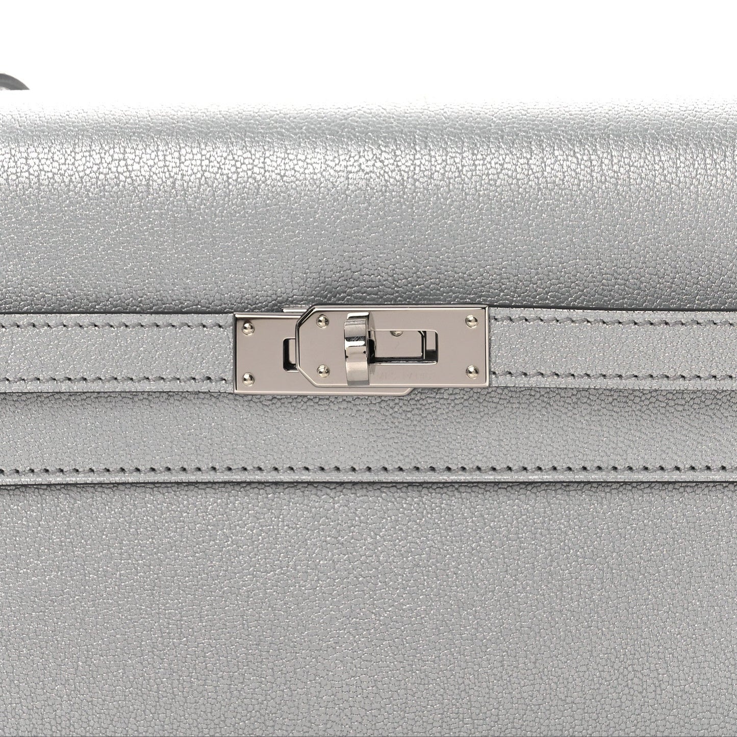 Metallic Chevre Chamkilight Kelly Wallet To Go Argent