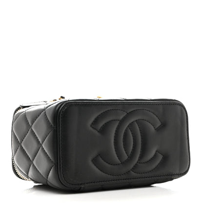 Lambskin Quilted Pearl Crush Small Vanity Case With Chain Black