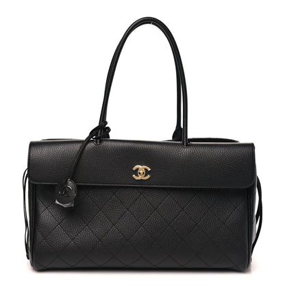 Grained Calfskin Stitched Urban Essentials Large Shopping Bag Black