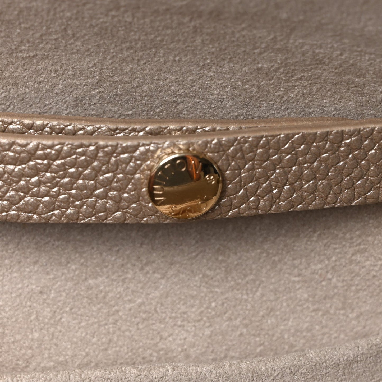 Epi Pochette Louise NM Champagne