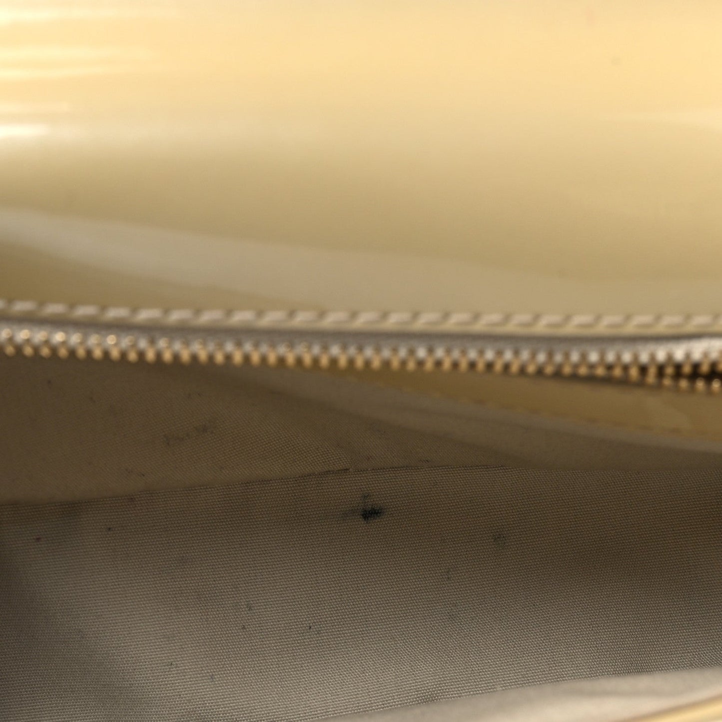 Patent Sobe Clutch Beige Poudre