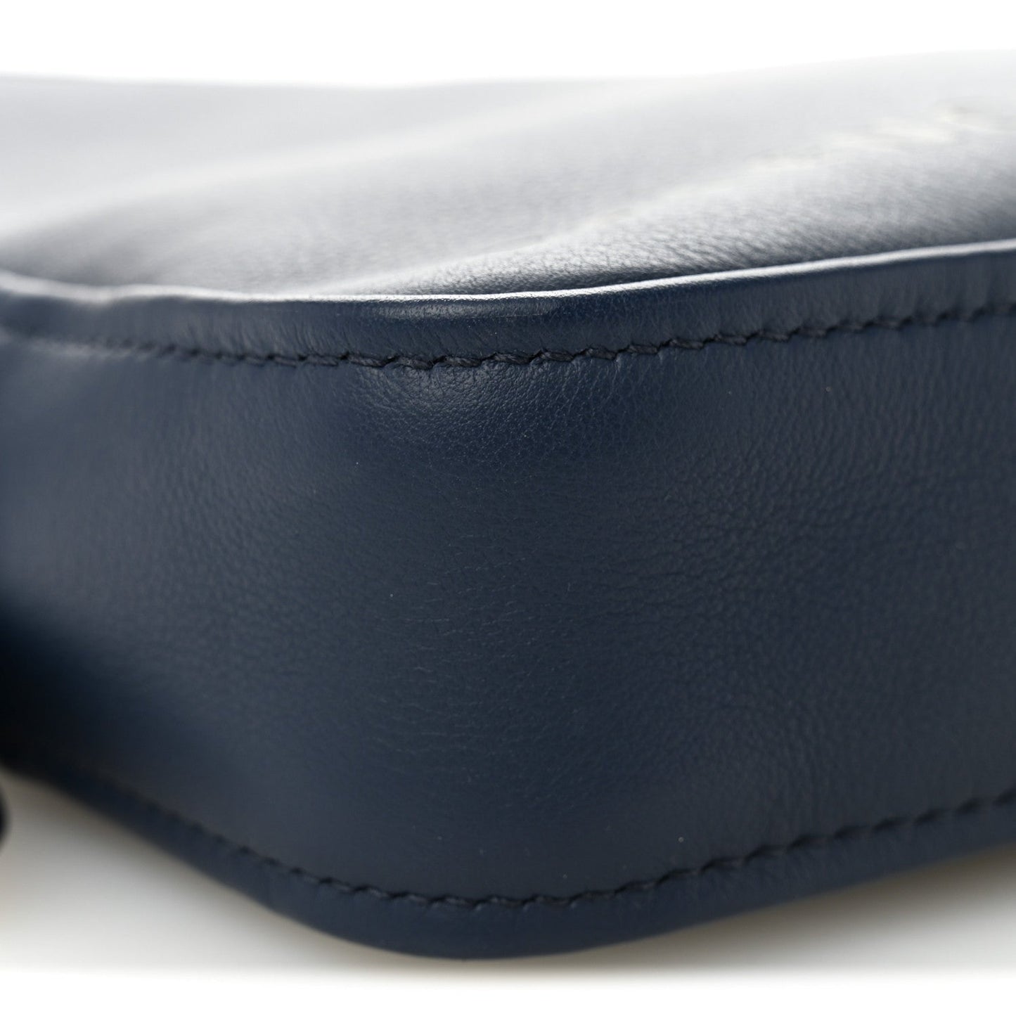 Calfskin Triangle Pouch M Bleu Canopee