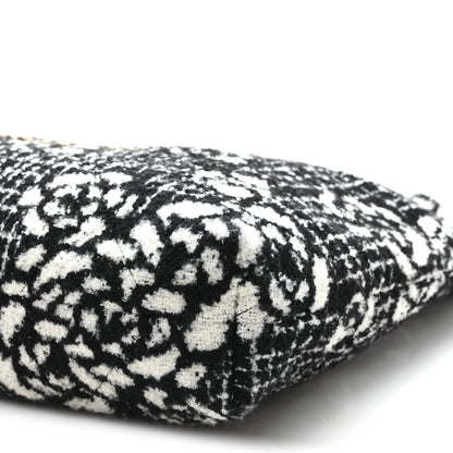 Cashmere Quilted Camellia Chanel 22 Black White