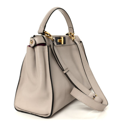 Vitello Seta Shiny Nappa Medium Peekaboo Iconic Satchel Grigio Polvere Magenta