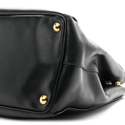 Saffiano Medium Galleria Double Zip Tote Black