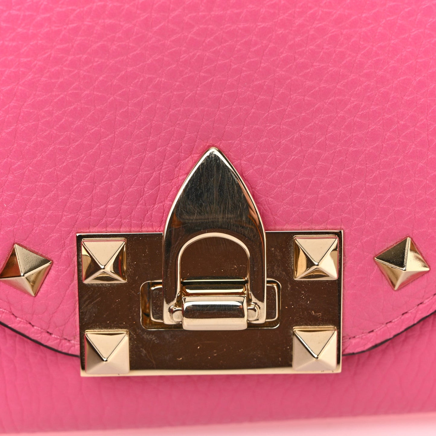 Pebbled Calfskin Rockstud Flip Lock Wallet On Chain Feminine Pink