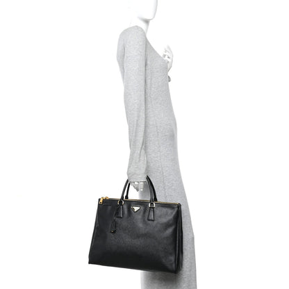Saffiano Lux Extra Large Galleria Double Zip Tote Black