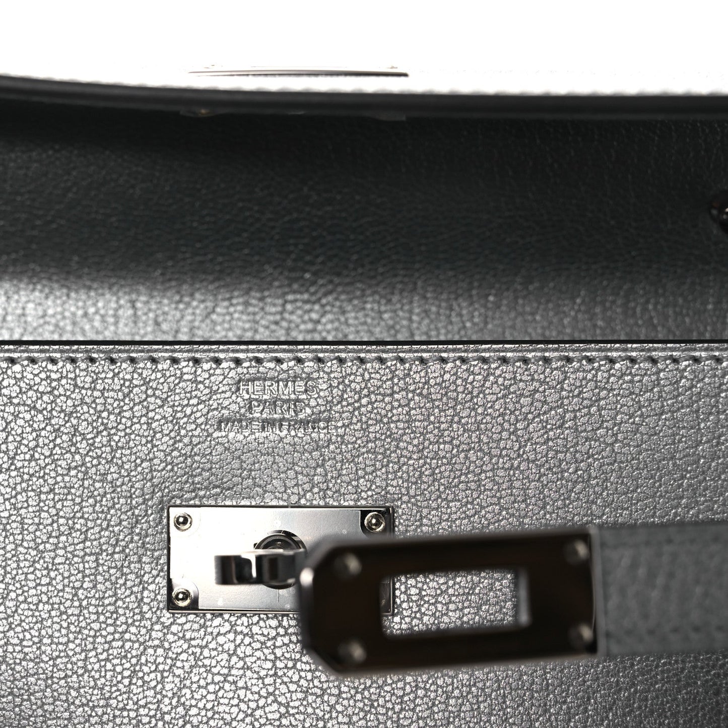 Metallic Chevre Chamkilight Kelly Wallet To Go Argent