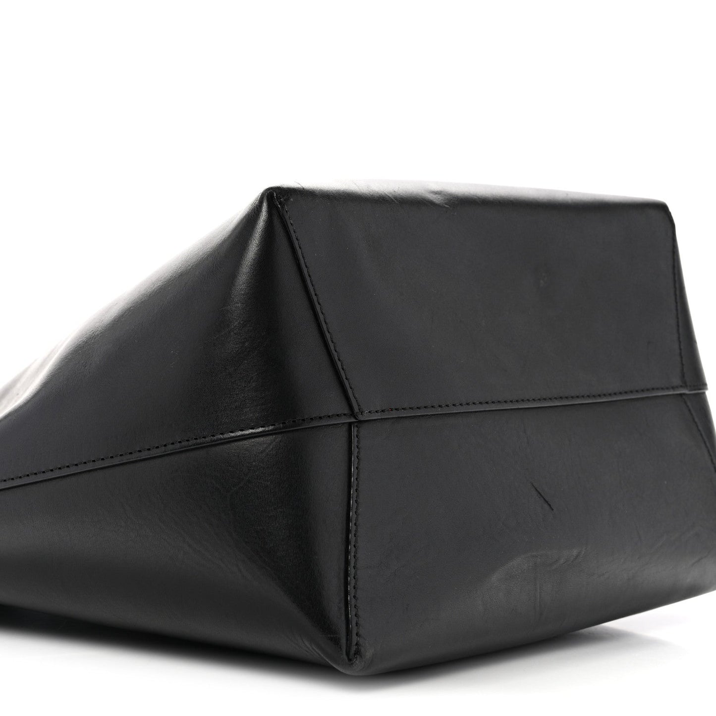 Vegetable Tanned Calfskin Bucket Bag Black Flamma