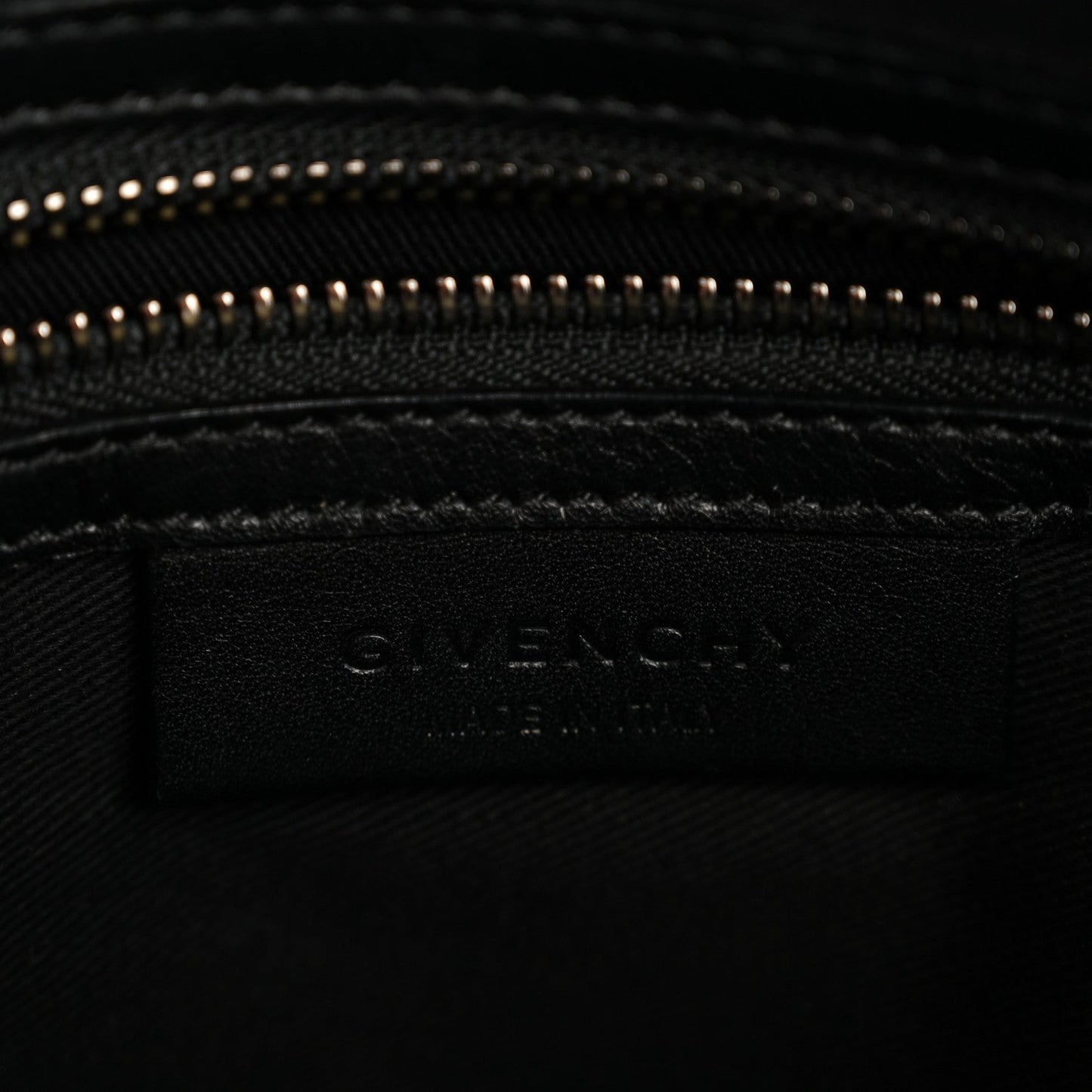 Shiny Lord Calfskin Medium Antigona Black