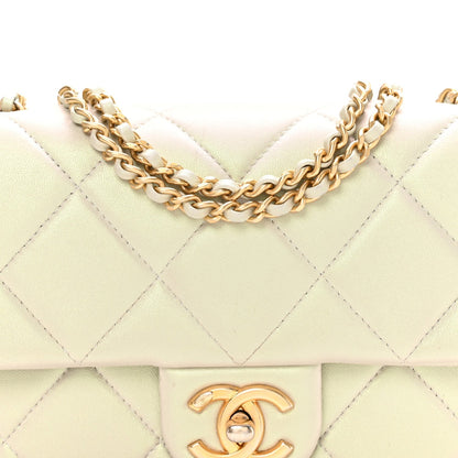 Pearly Lambskin Quilted Pearl Small Flap Light Grey