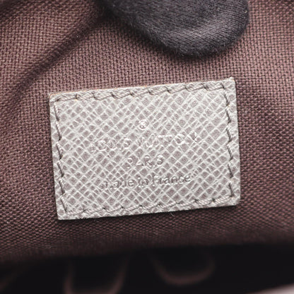 Louis Vuitton Sasha Taiga Leather Shoulder Bag