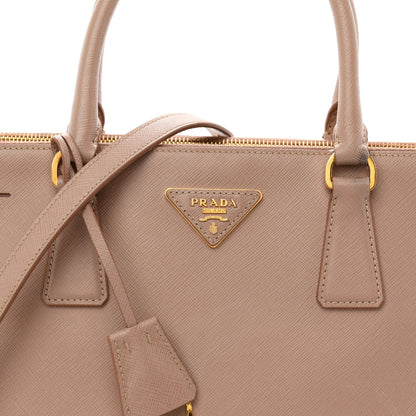 Saffiano Medium Galleria Double Zip Tote Cammeo