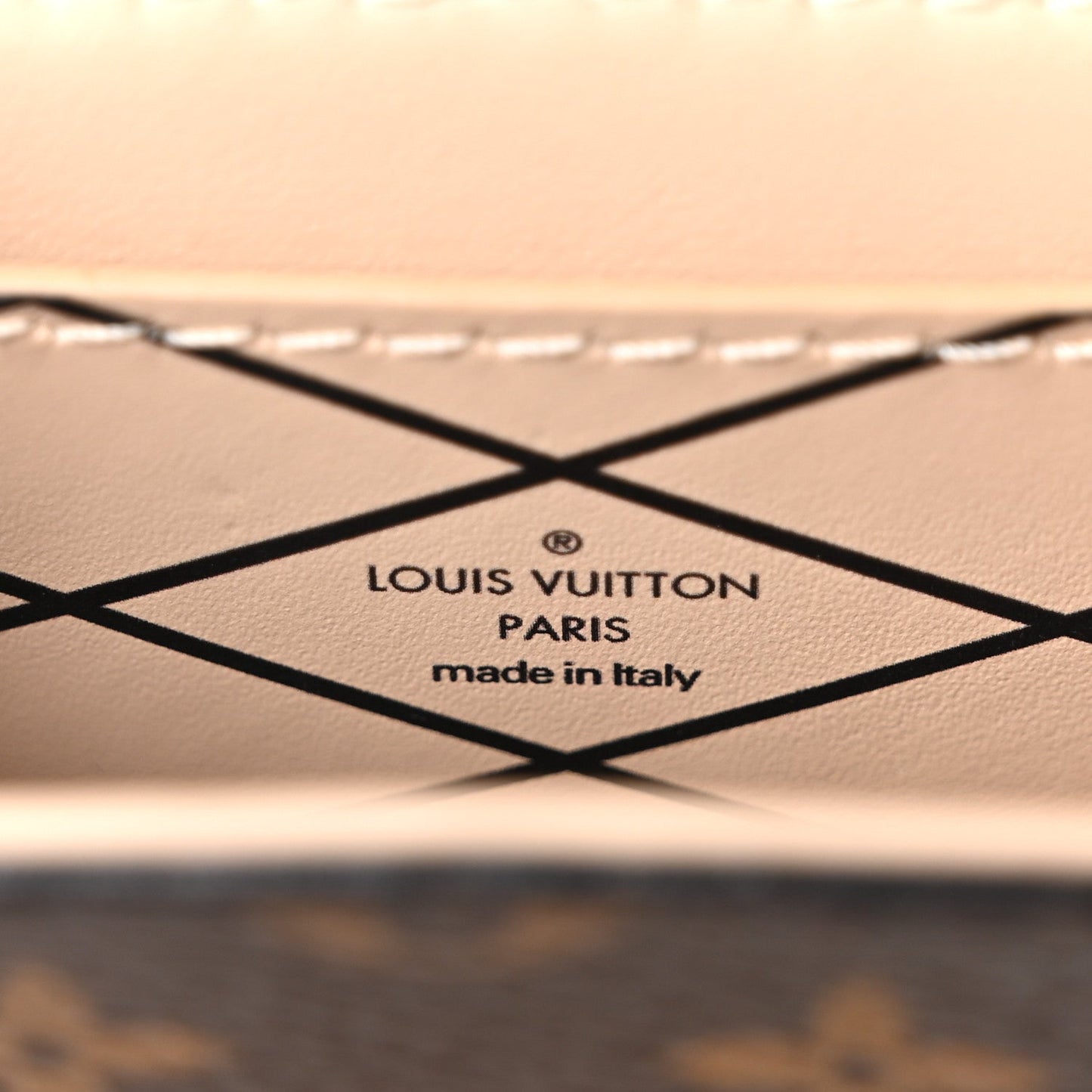 Monogram Pochette Trunk Verticale Black