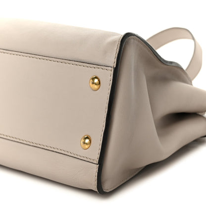 Vitello Seta Shiny Nappa Medium Peekaboo Iconic Satchel Grigio Polvere Magenta