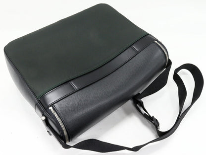 Louis Vuitton Taiga Shoulder Bag