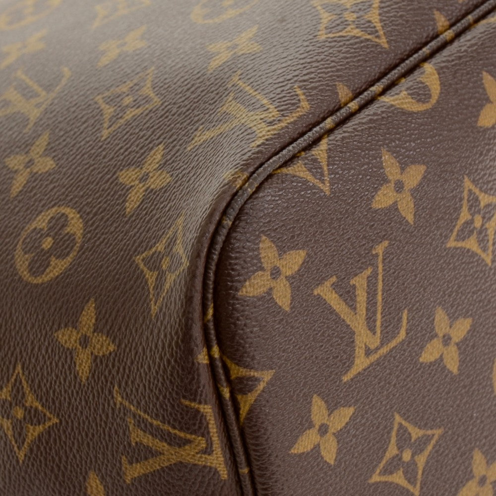 Louis Vuitto Neverfull MM Shoulder Bag