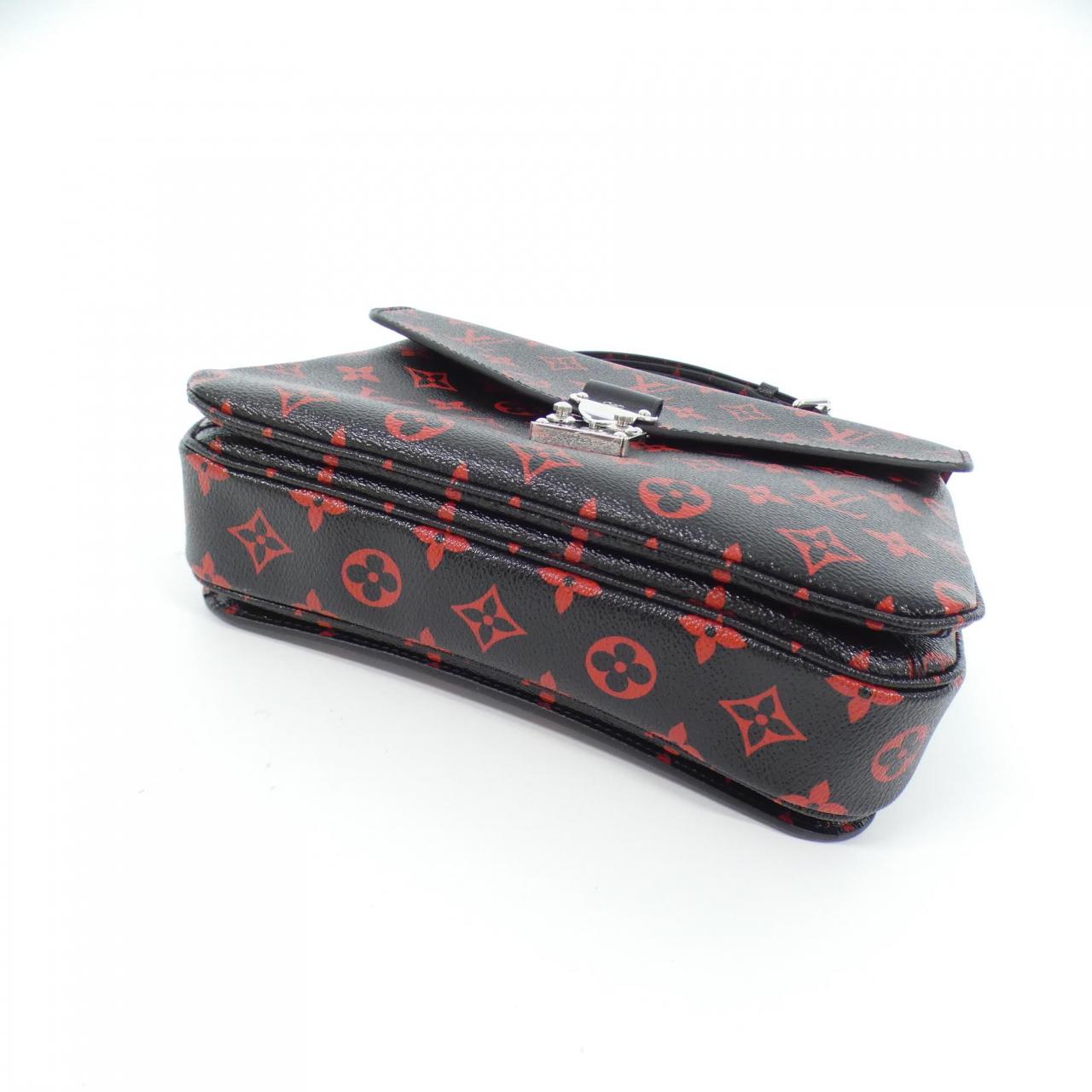 Louis Vuitton Pochette Metis Monogram Shoulder Bag
