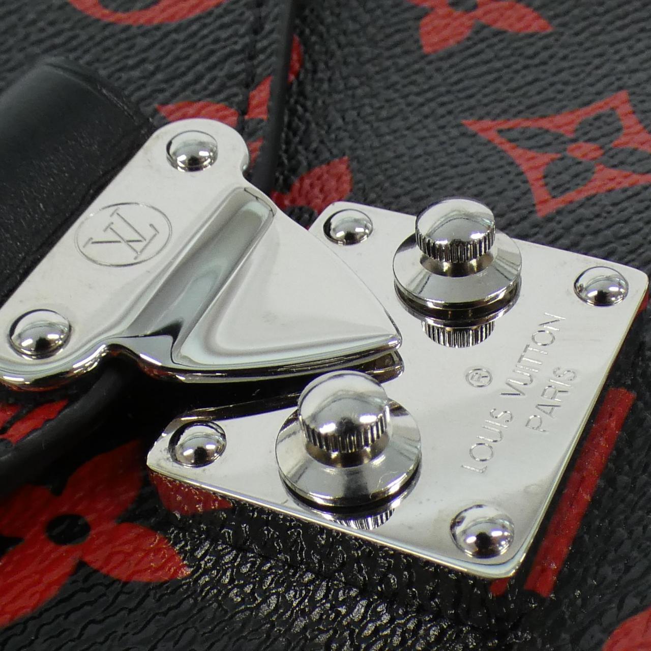Louis Vuitton Pochette Metis Monogram Shoulder Bag