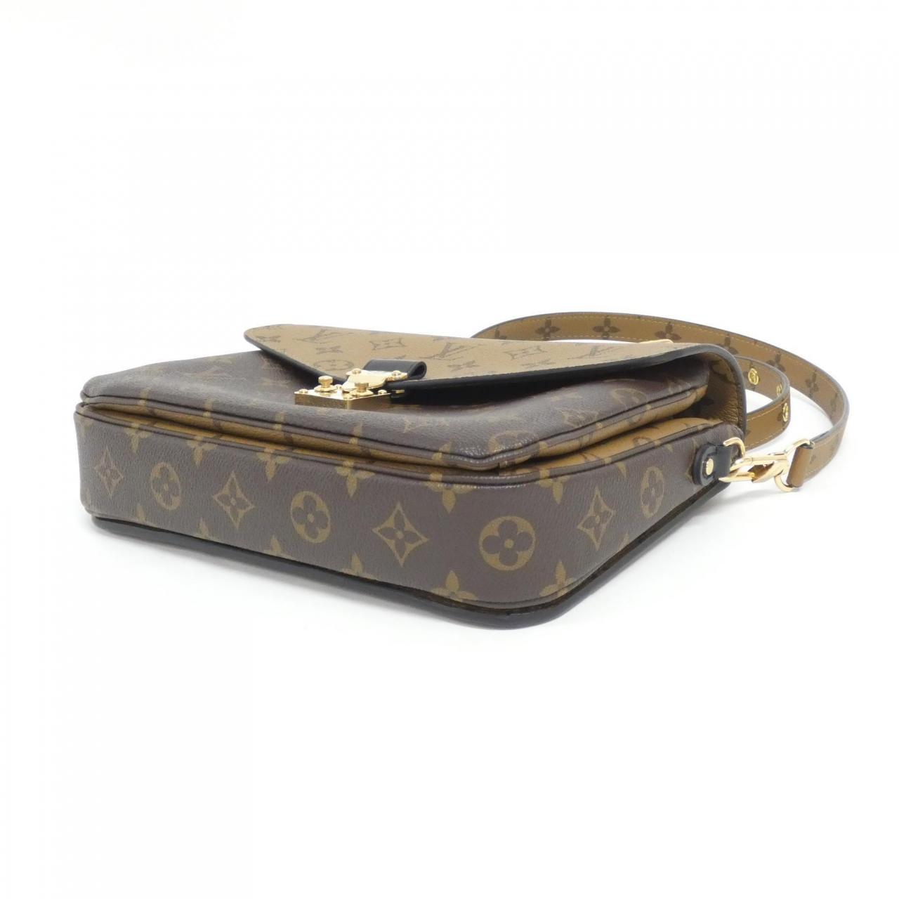 Louis Vuitton Pochette Metis Monogram Shoulder Bag