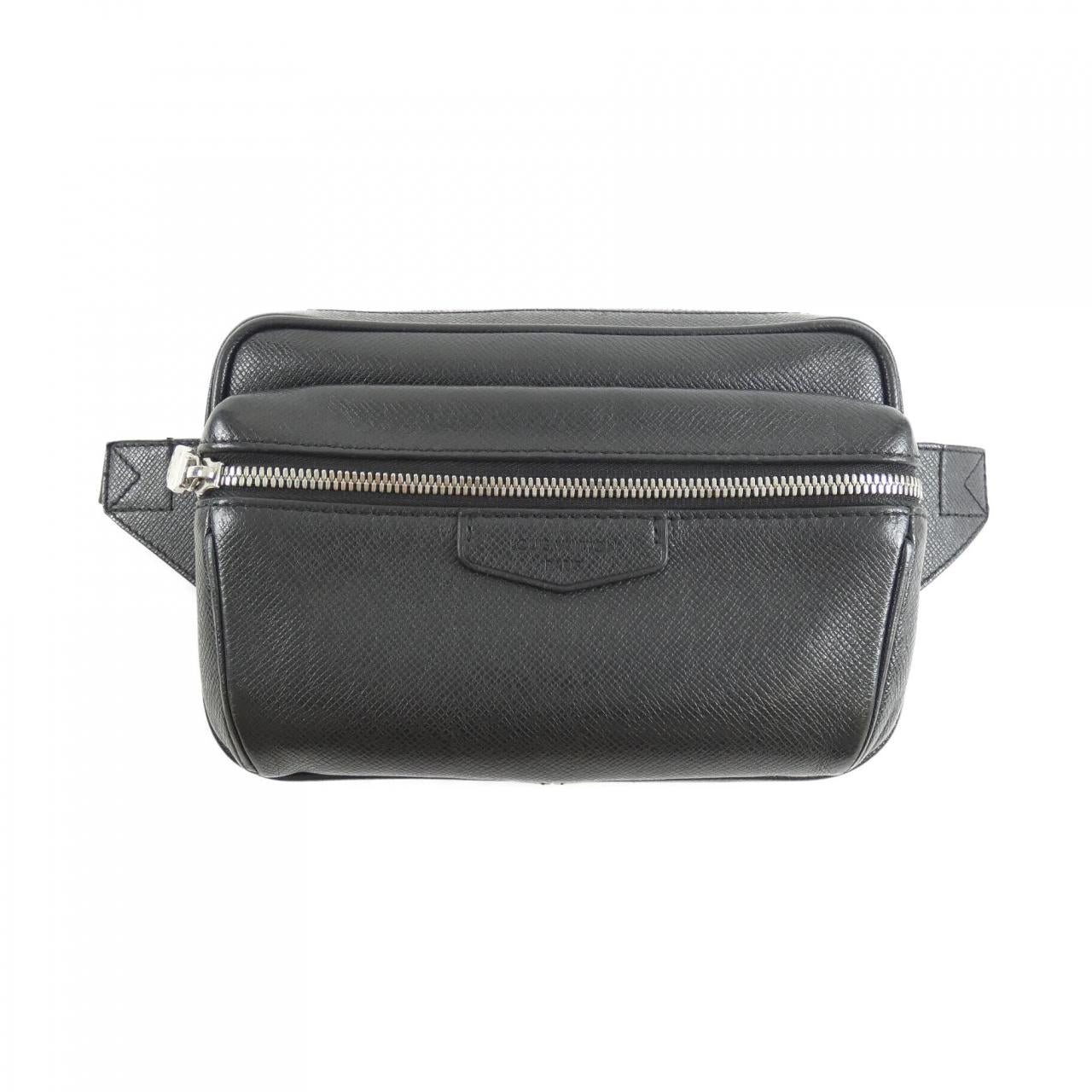 Louis Vuitton Taiga Shoulder Bag