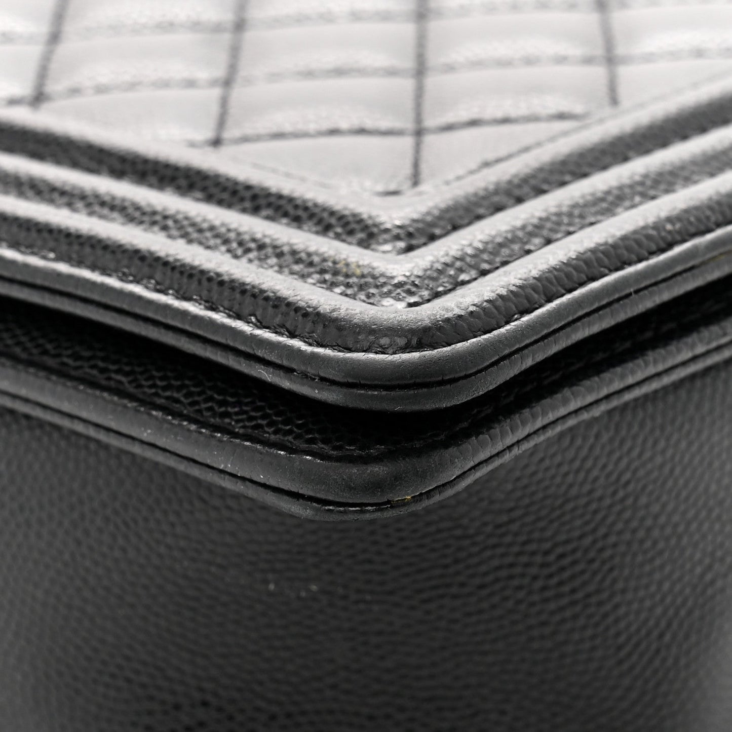 Caviar Quilted New Medium Boy Flap Black