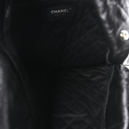 Shiny Calfskin Quilted Monochrome Small Chanel 22 Black