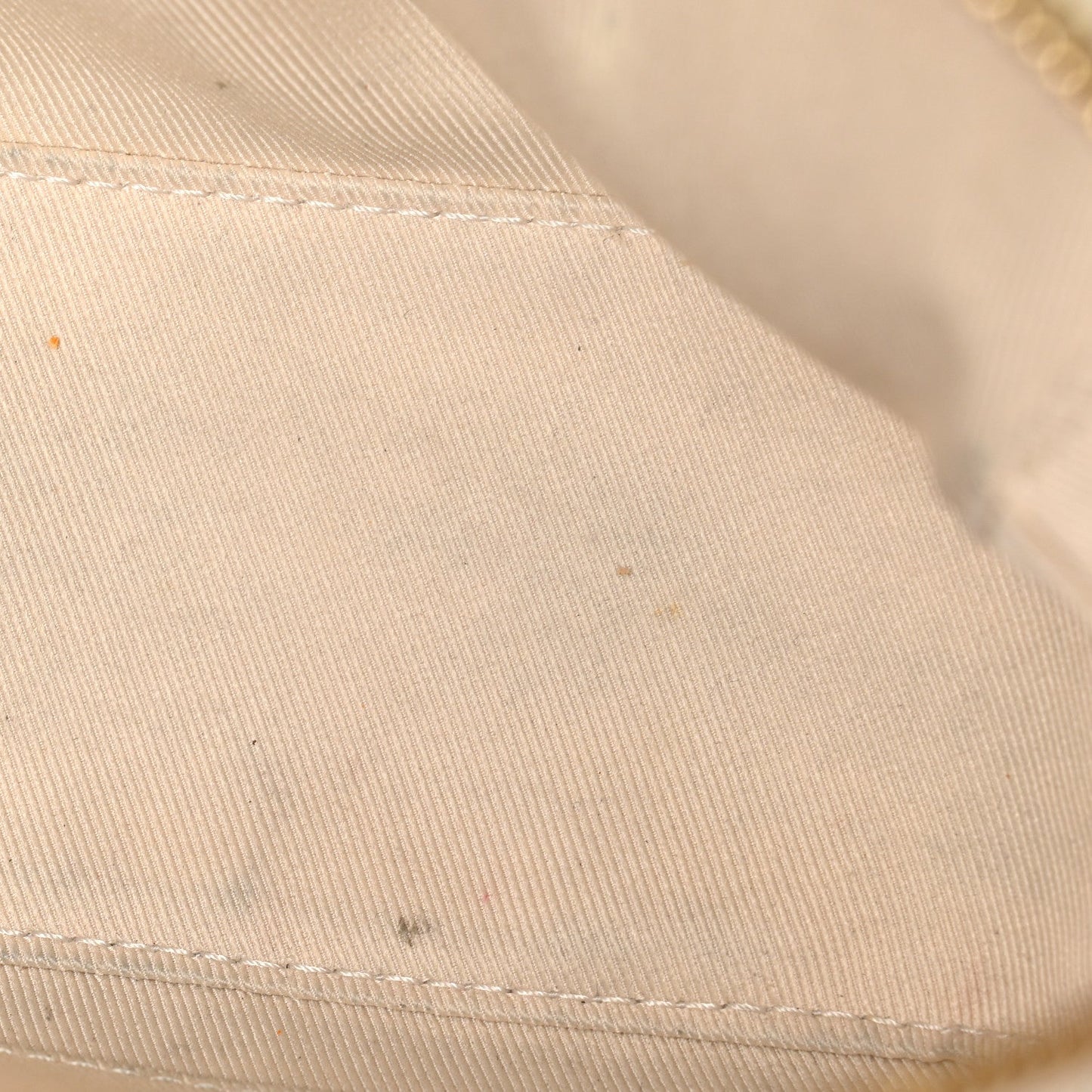 Monogram Saintonge Creme
