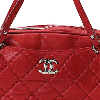 Iridescent Calfskin Quilted Relax CC Camera Case Red