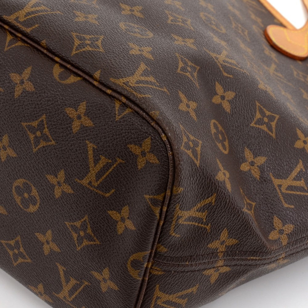 Louis Vuitto Neverfull MM Monogram Canvas Shoulder Bag